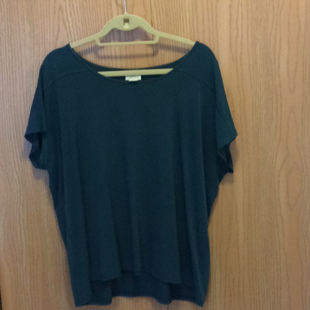 Short sleeve green top